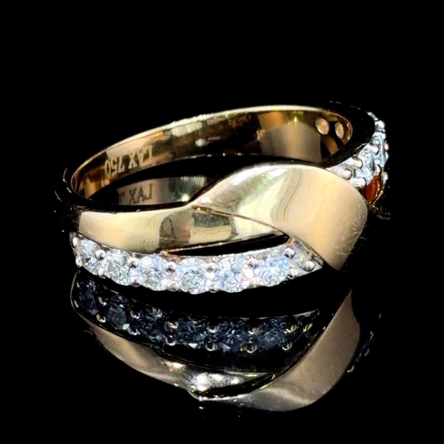 A Lovely 18k Yellow Gold Crossover Diamond Ring Appx 1.0 Cts