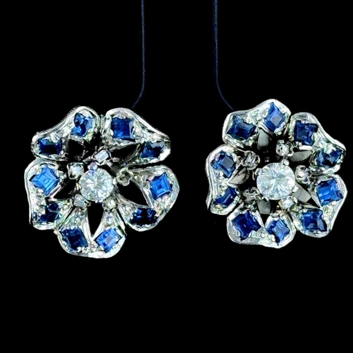 A Very Pretty Pair Of 9k White Gold Sapphire & Diamond Stud Earrings In The Shape Of Flowers Appx 0.5 Cts Of Diamonds & Appx 1.4 Cts Sapphires