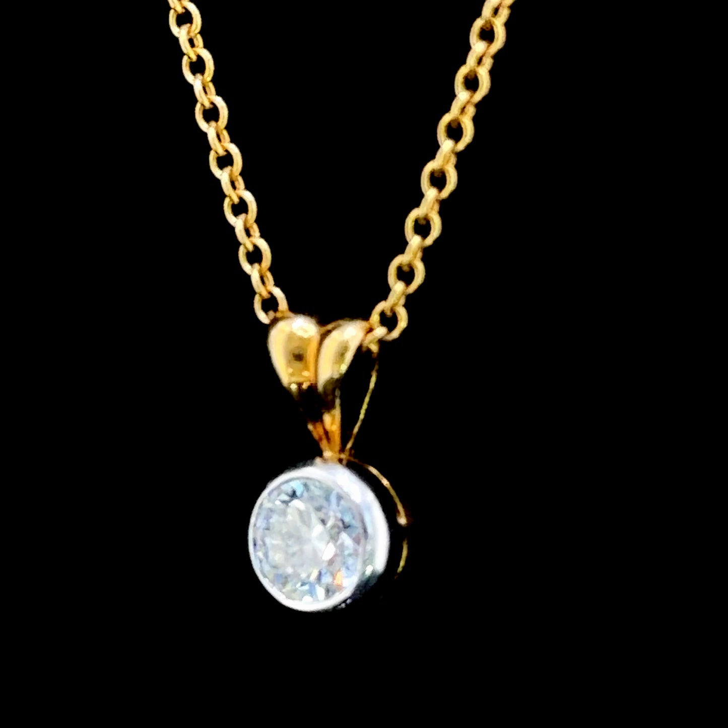 A Stunning 18k Bezel Set 0.6Ct Diamond Solitaire Pendant & Chain 18” Long