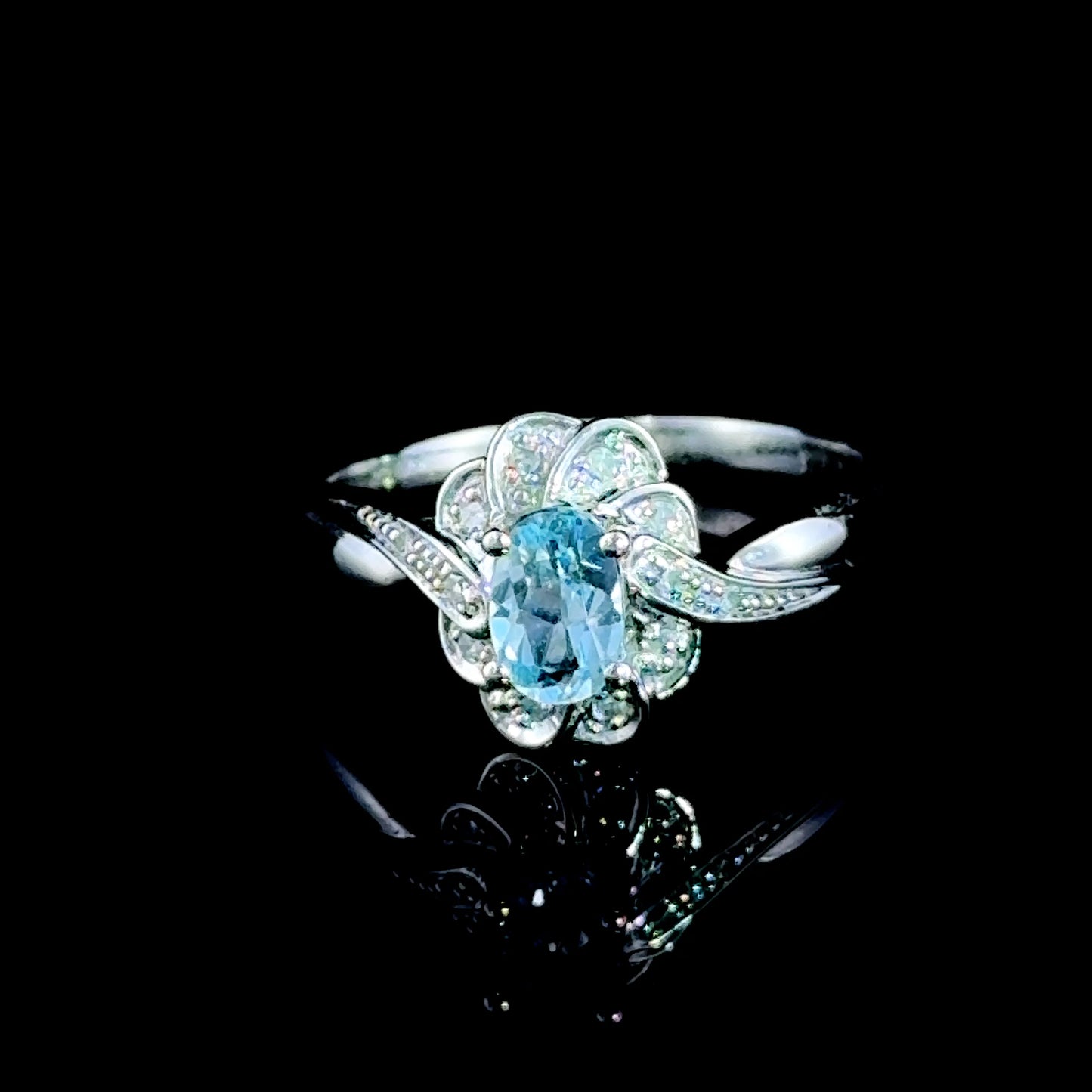 9K White Gold Aquamarine Ring