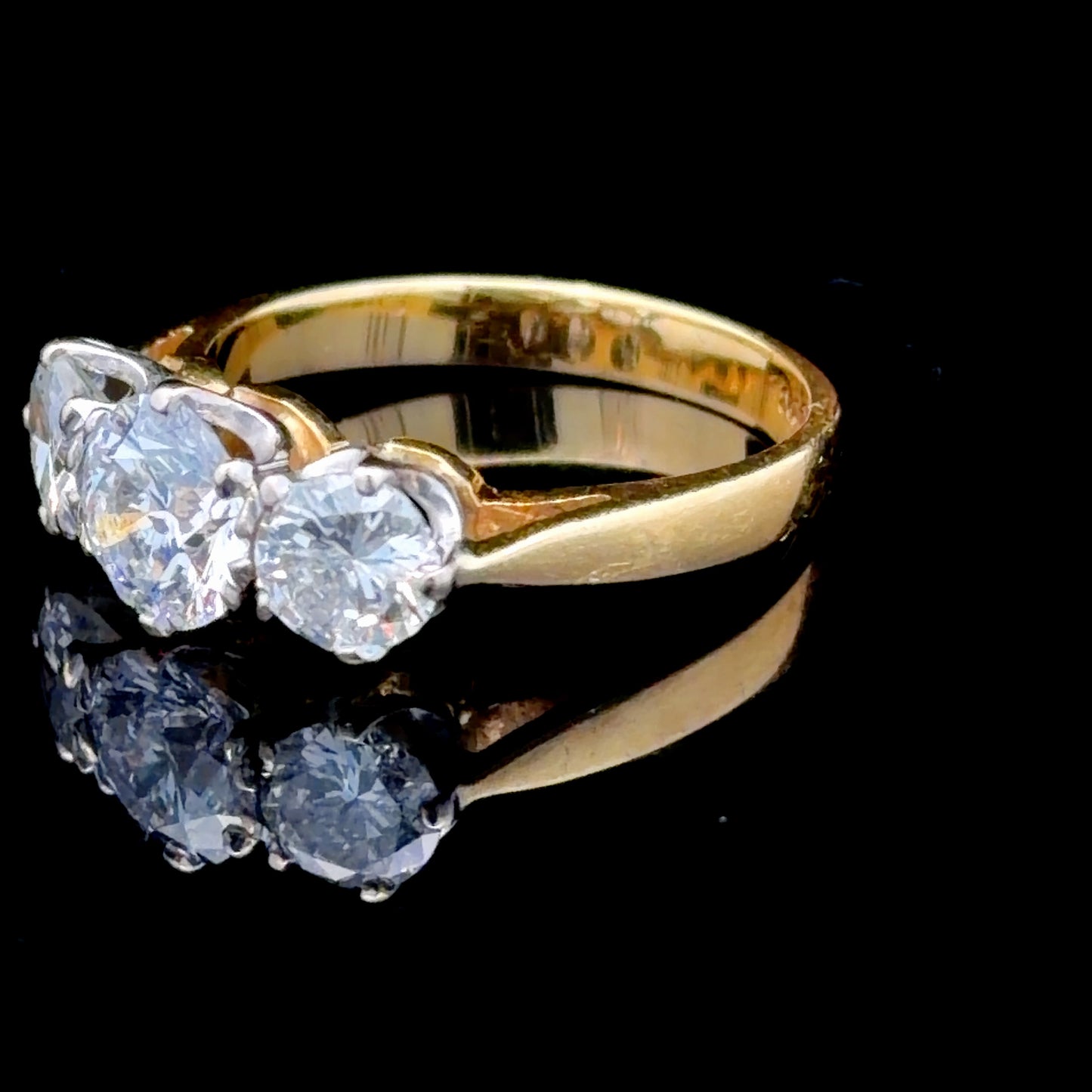 Stunning 18K Yellow Gold Diamond 3 Stone Trilogy Ring Appx 2 Cts Total