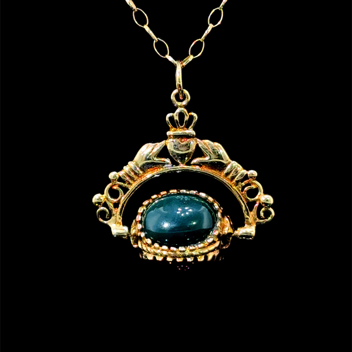 9K Yellow Gold Claddagh Onyx & Cornelian Swivel Necklet