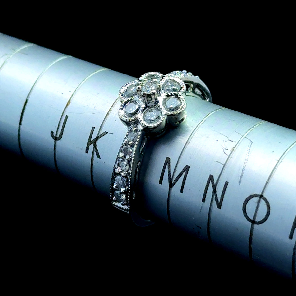Pretty 9K White Gold Diamond Daisy Cluster Ring with Diamonds to Shoulders 0.5 CTS