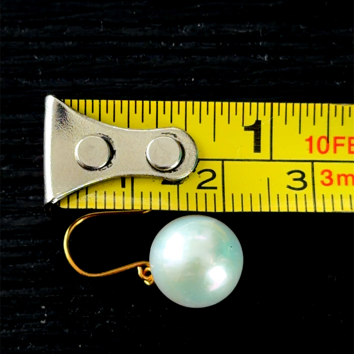 A Very Nice Pair Of 10mm Diameter Classic White Pearl Drop Earrings With Shepherds Hook Fittings