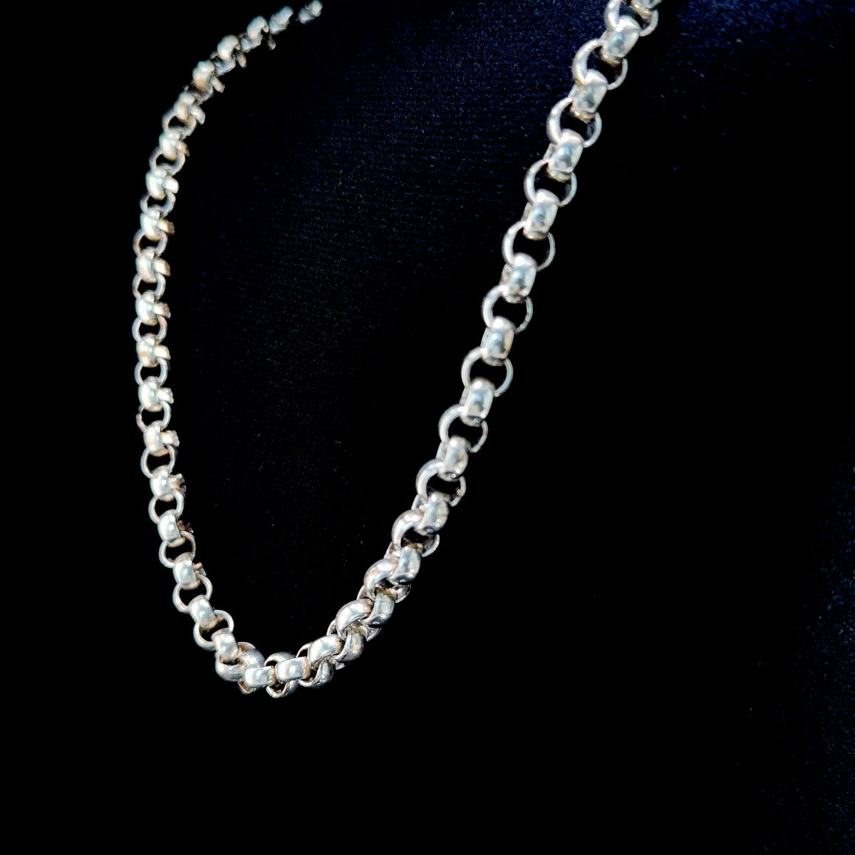 Impressive Heavy Silver Belcher Chain weighing 76 Grams Having A Hook Clasp
