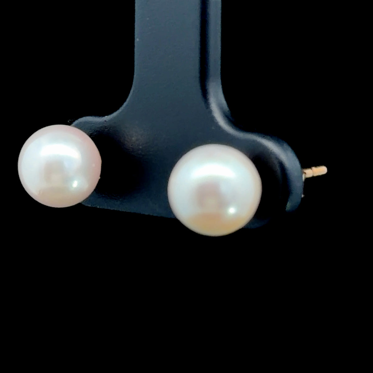Sweet 9k Yellow Gold White Pearl Earrings Appx 4mm