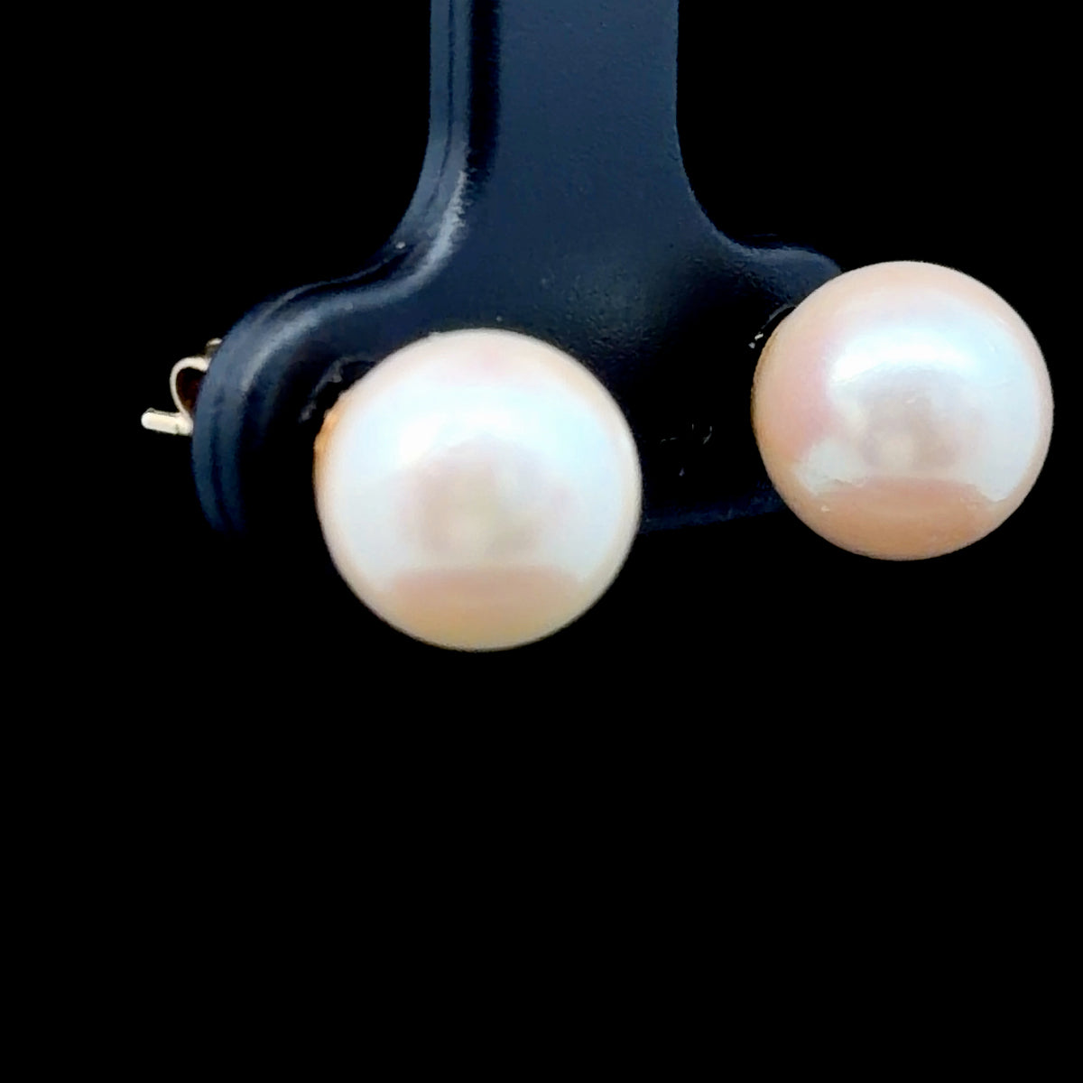 A Pretty Pair of 9k Yellow Gold Pink Pearl Studs 8mm Diameter
