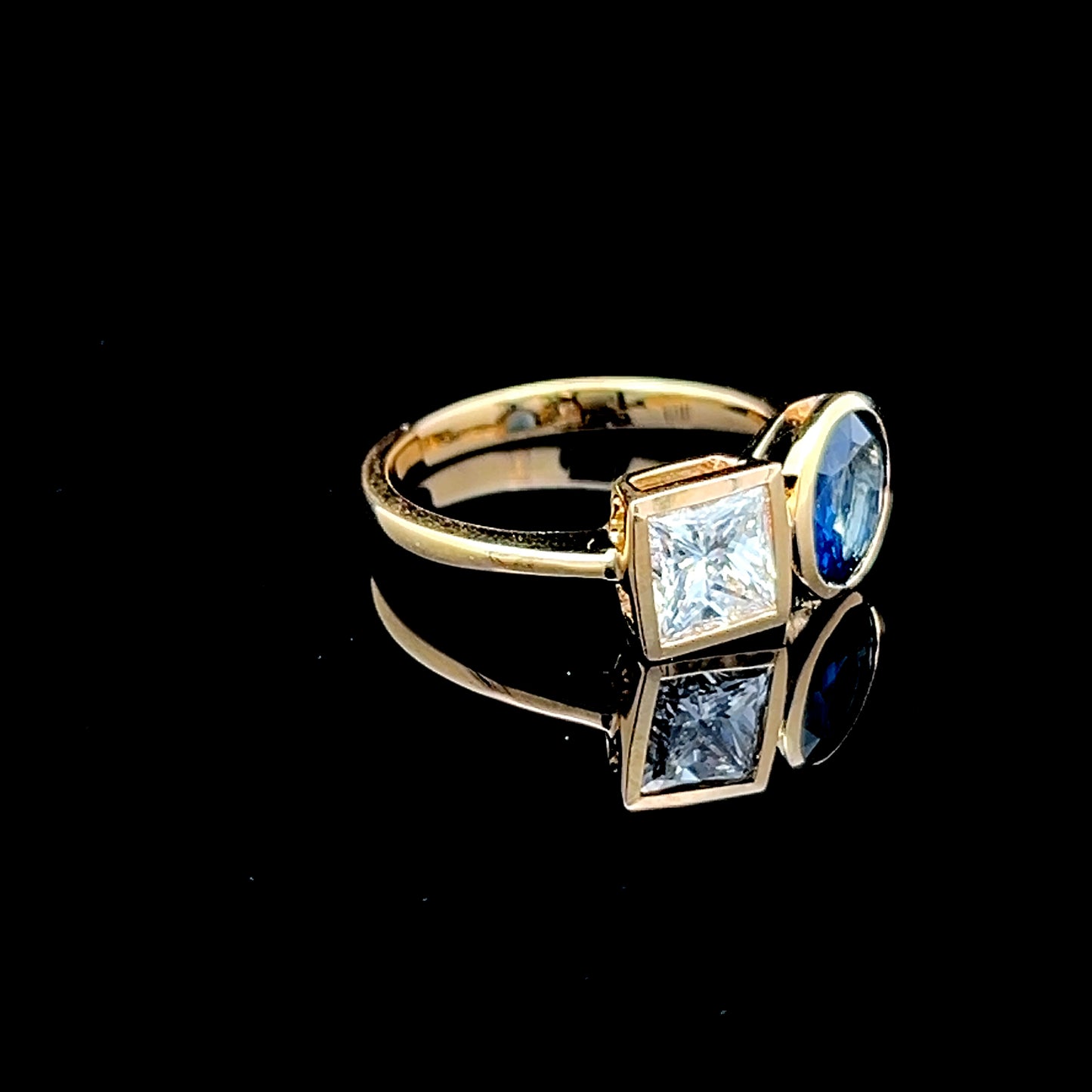 18K Yellow Gold 2 Stone Diamond & Sapphire Ring APPX D: 1.04 CTS  S: 1.16 CTS