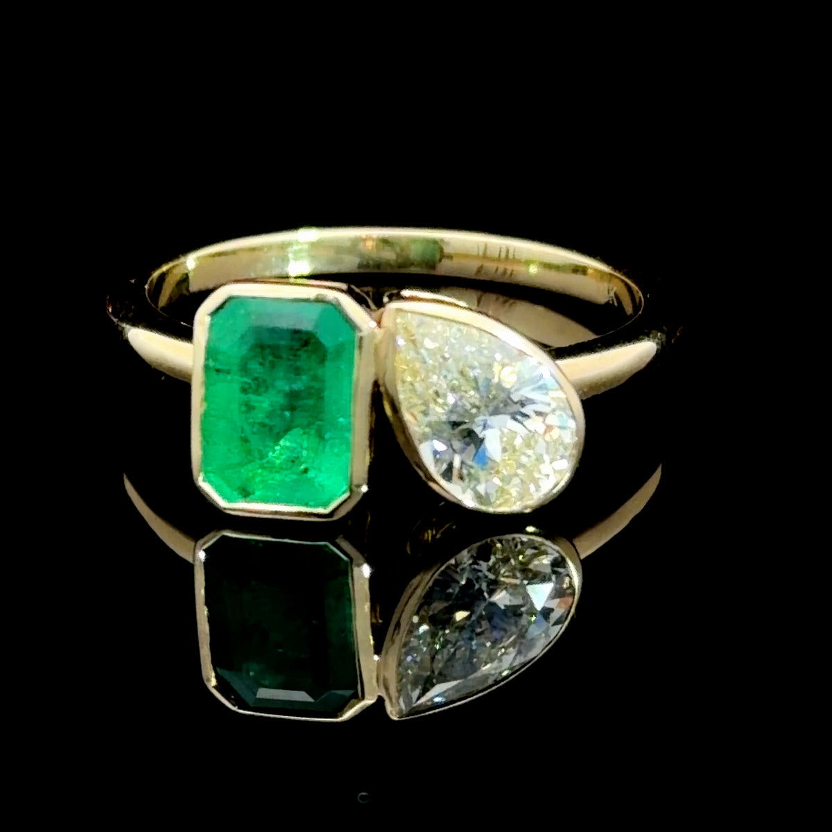 A Wonderful Moi Et Toi Pear Diamond of 0.9Cts & An Emerald Cut Emerald of 1.1 Ct Total 2 Cts