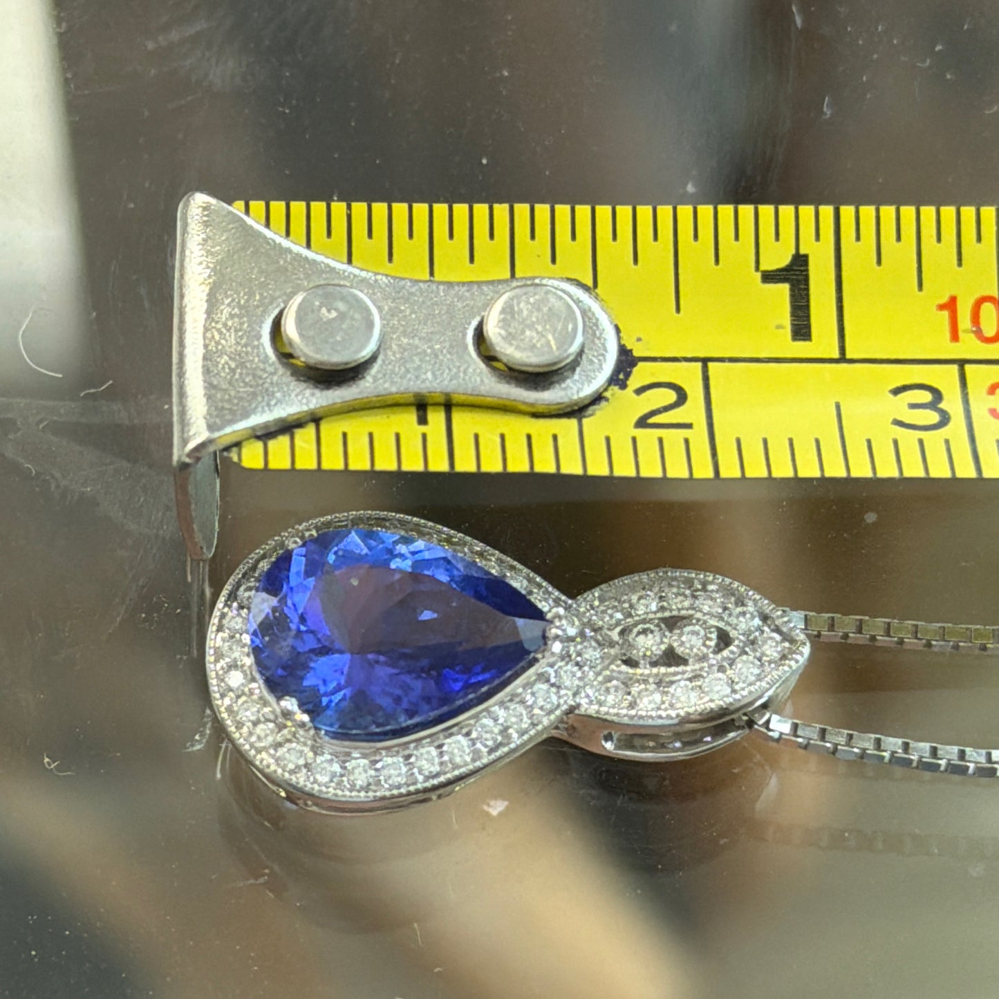 14k White Gold Tanzanite & Diamond Pendant & Chain Appx. T:3.0 D:0.76 CTS