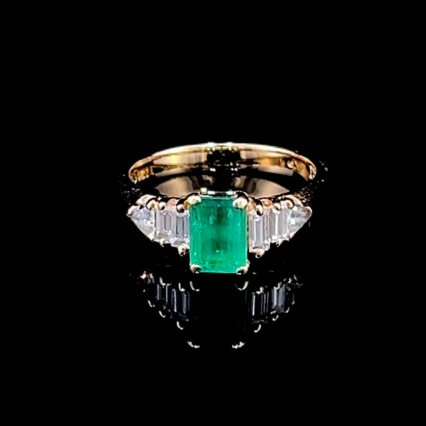 18K Yellow Gold Diamond & Emerald Ring