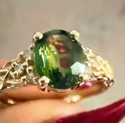 Wonderful 14k Green Sapphire & Diamond Ring With Woven Shoulders