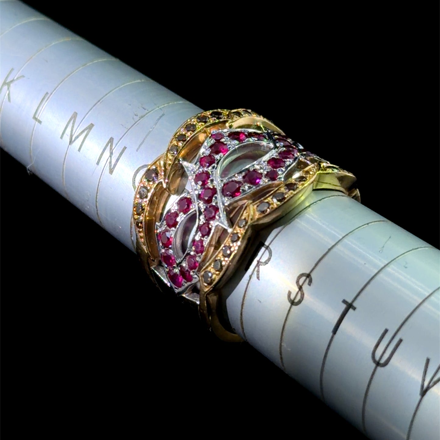 Absolutely Stunning 18k White Gold & Yellow Gold Thorn Ring By Stephen Webster Champagne & White Diamonds With Central Rubies