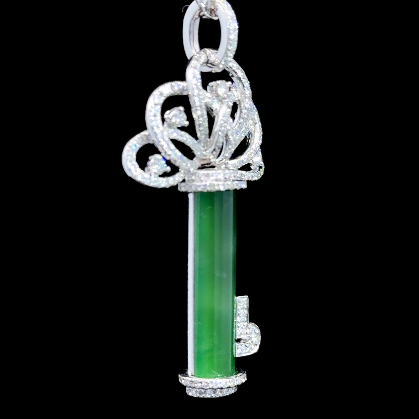 Stunning 18k White Gold Jadeite & Diamond Key Pendant & Chain Appx 1.0 Cts