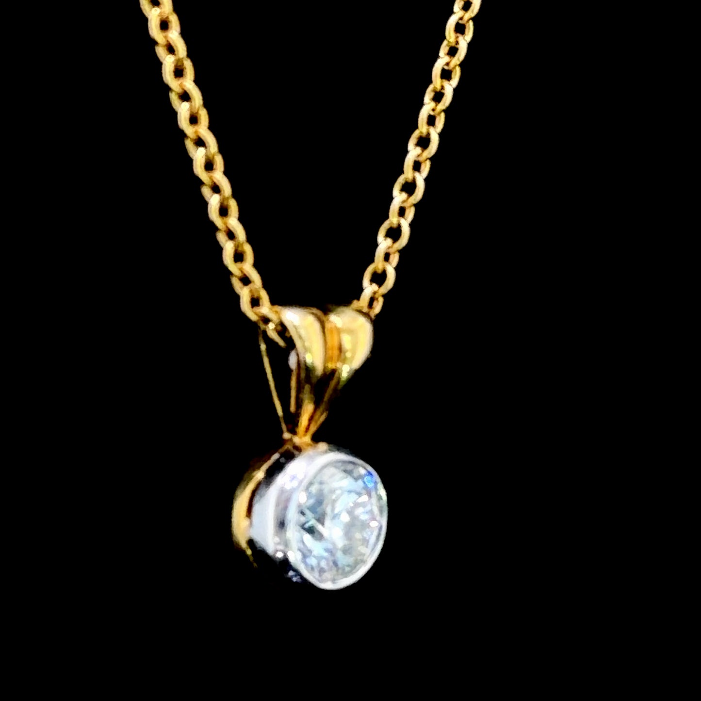 A Stunning 18k Bezel Set 0.6Ct Diamond Solitaire Pendant & Chain 18” Long