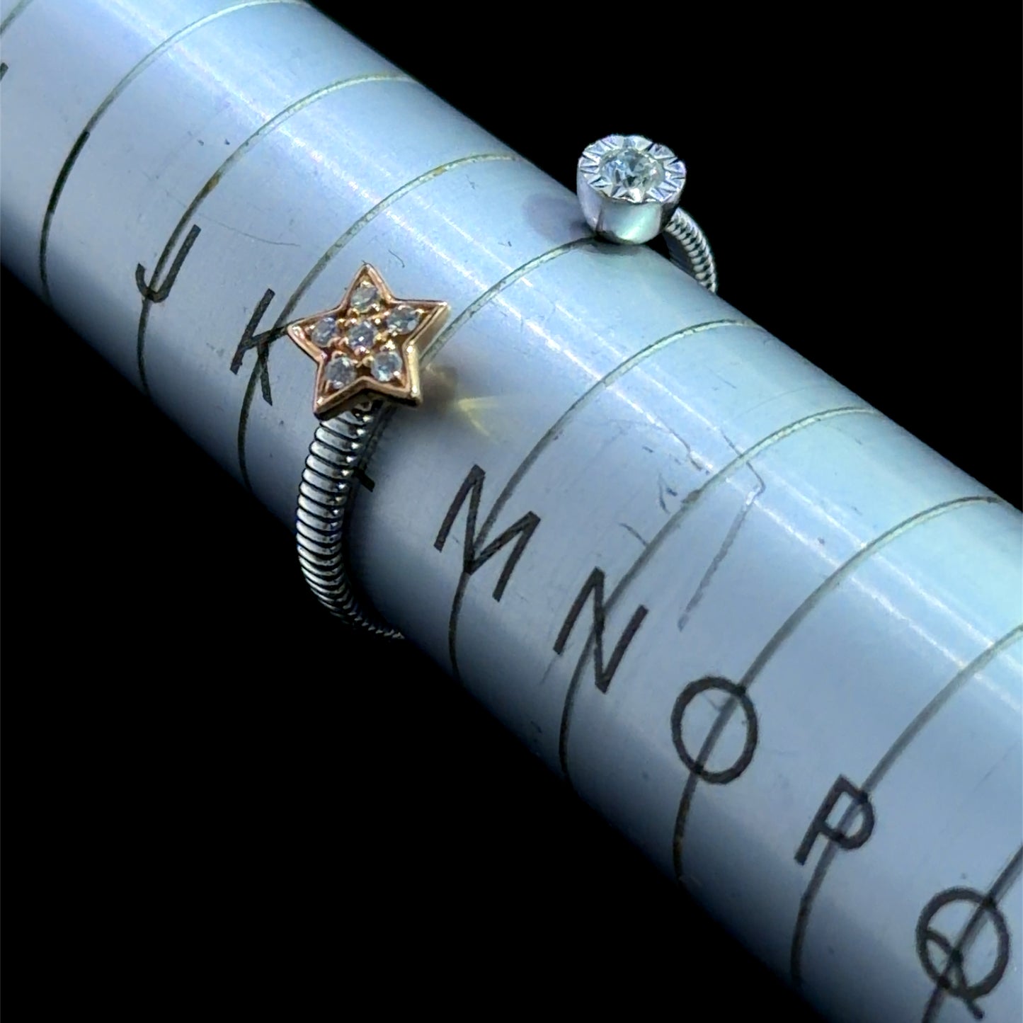 Very Sweet 18k White & Yellow Gold Diamond Moon & Stars Spring Ring Appx 0.1 Cts