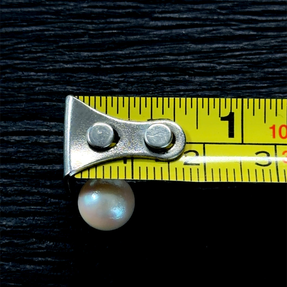 A Pretty Pair of 9k Yellow Gold Pink Pearl Studs 8mm Diameter