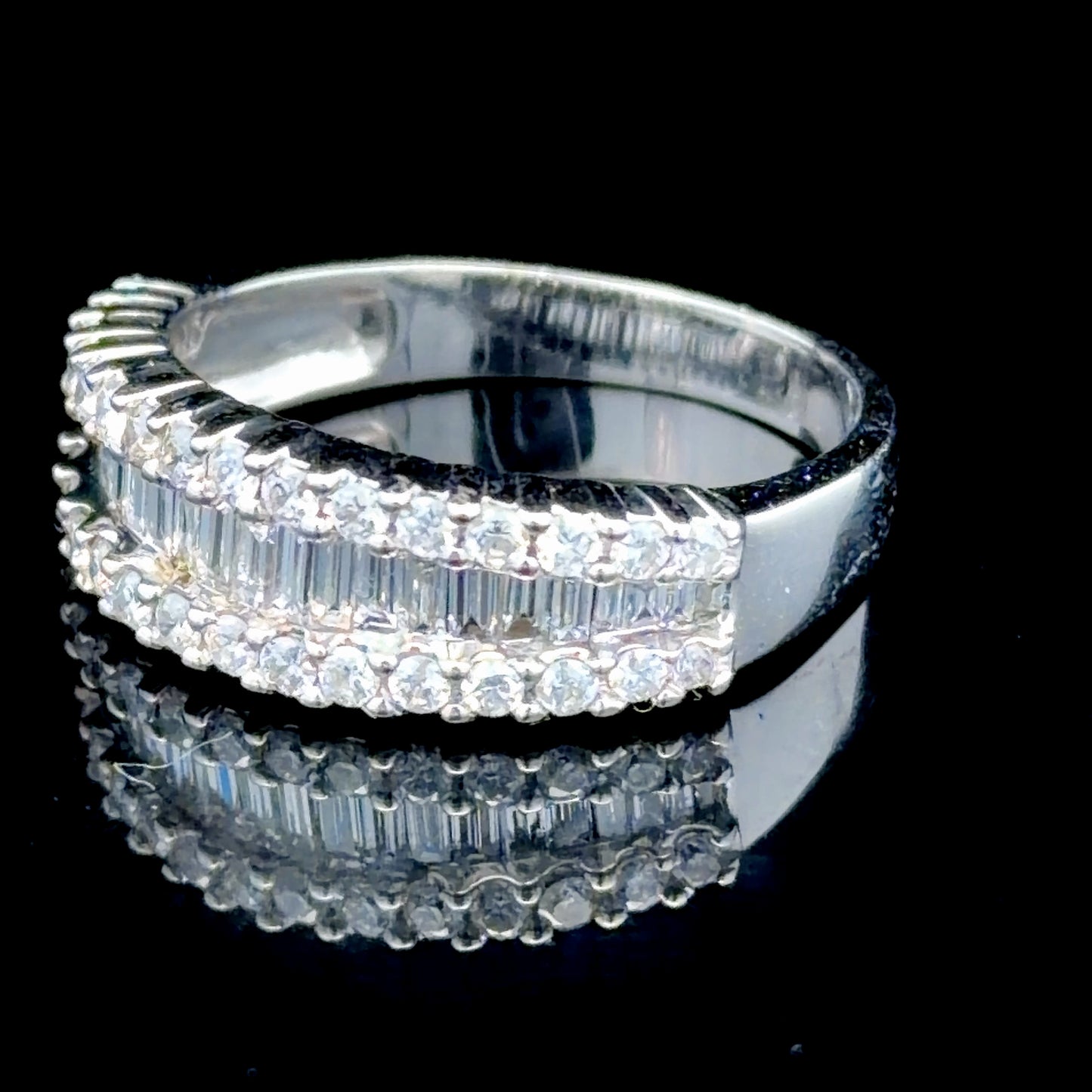 18k White Gold Modern Baguette & Round Cut Diamond Band Ring Appx 1.0 Cts