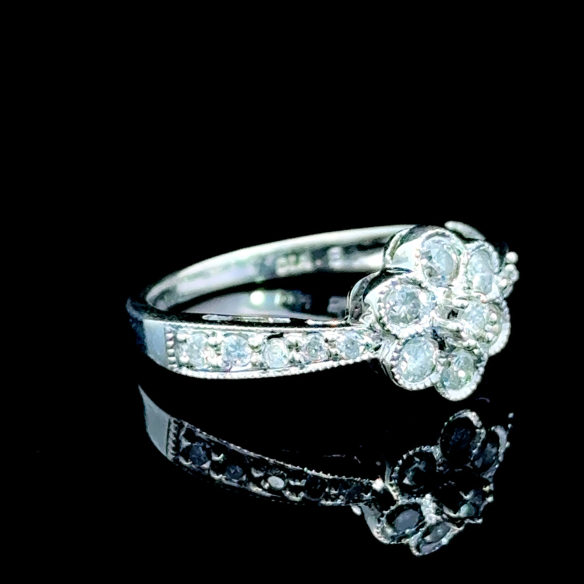 Pretty 9K White Gold Diamond Daisy Cluster Ring with Diamonds to Shoulders 0.5 CTS