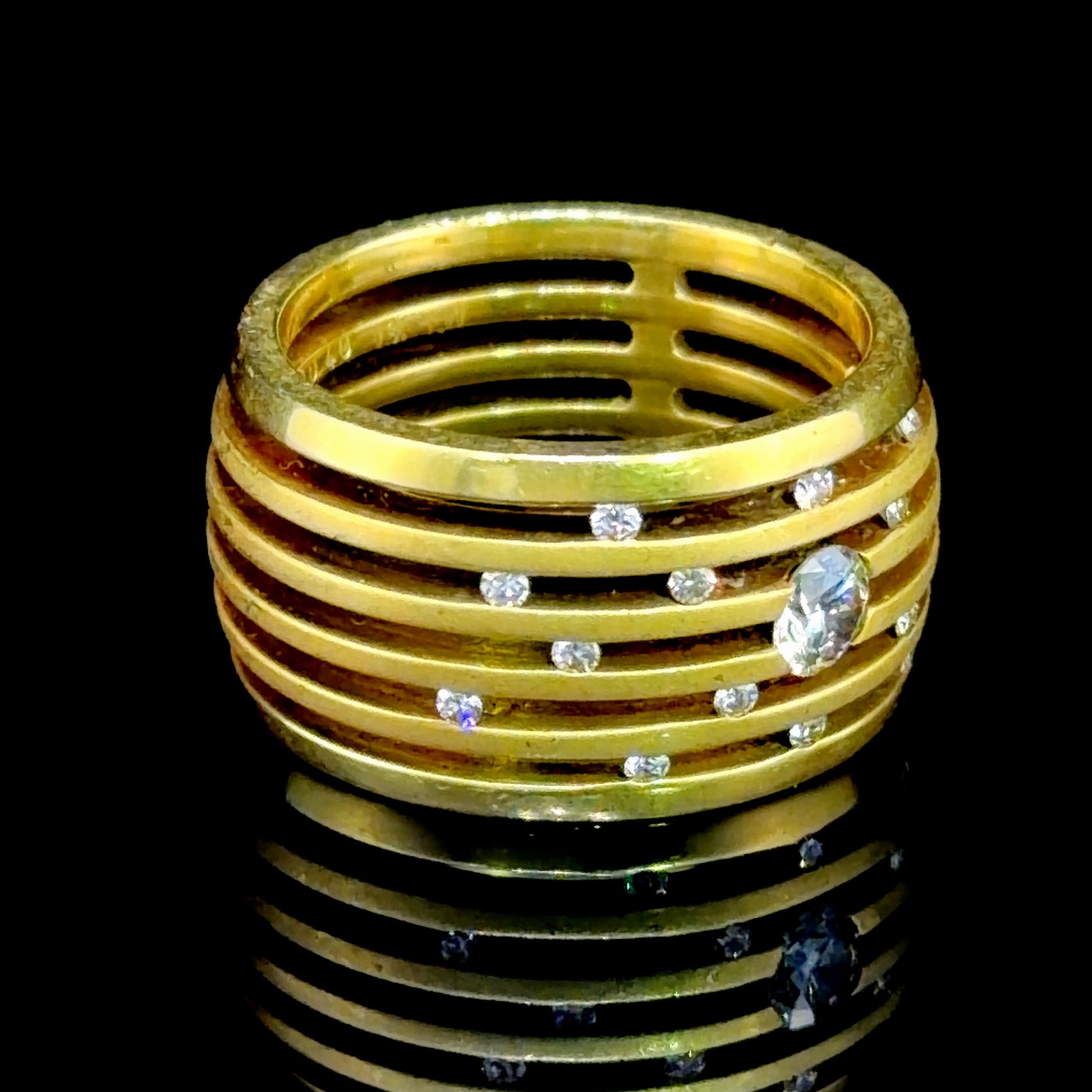 Wonderful 18k Ribbed Spherical Diamond Ring Marked “AG” Gioelli? Stamped VSi 0.4 Cts.