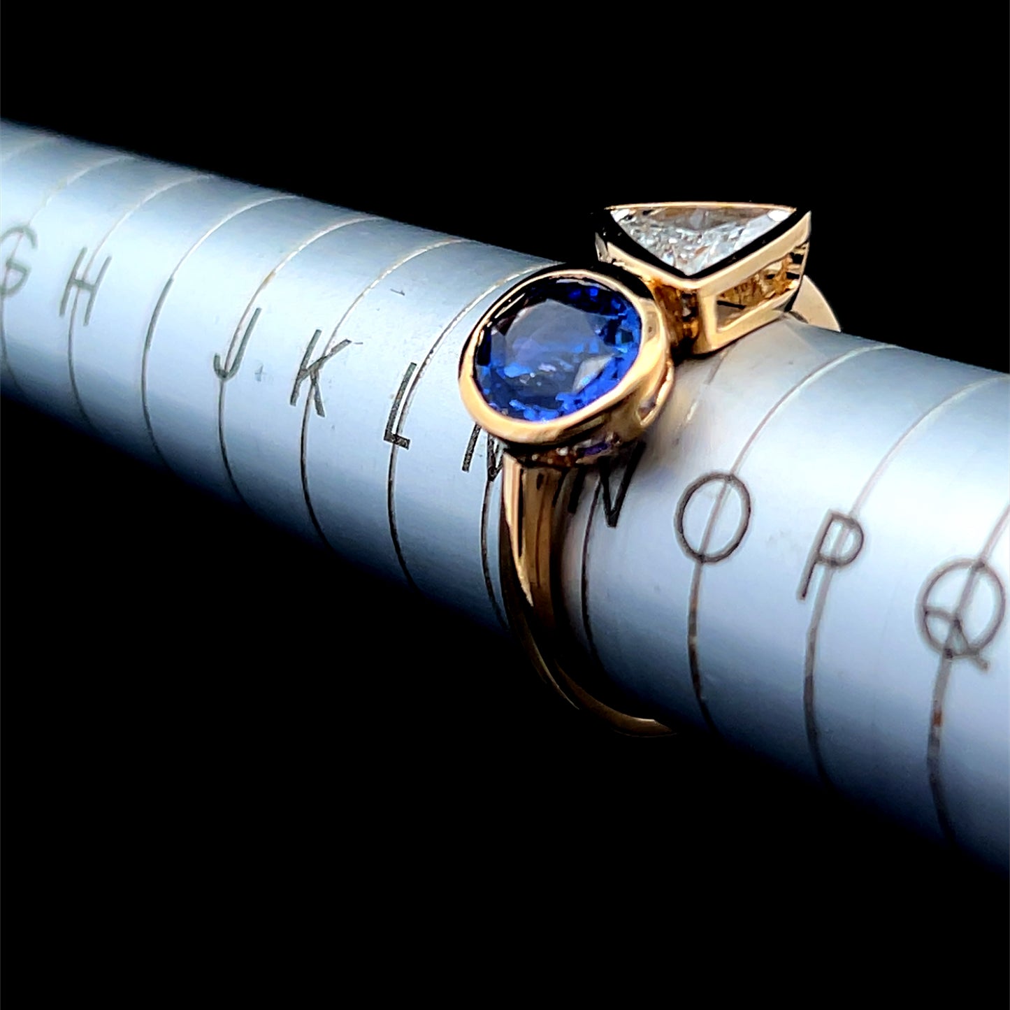 18K Yellow Gold 2 Stone Sapphire & Diamond Ring APPX: D: 0.77CTS  S: 1.61CTS