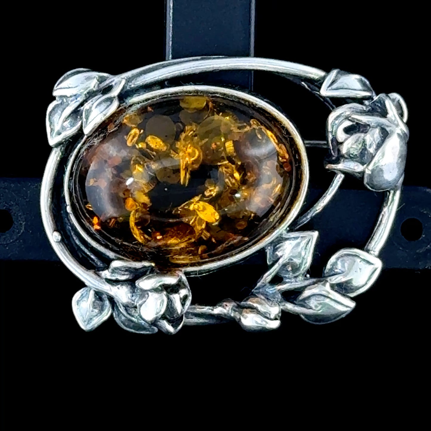 Pretty Silver & Baltic Amber Oval Brooch In A Floral Wreath Mount