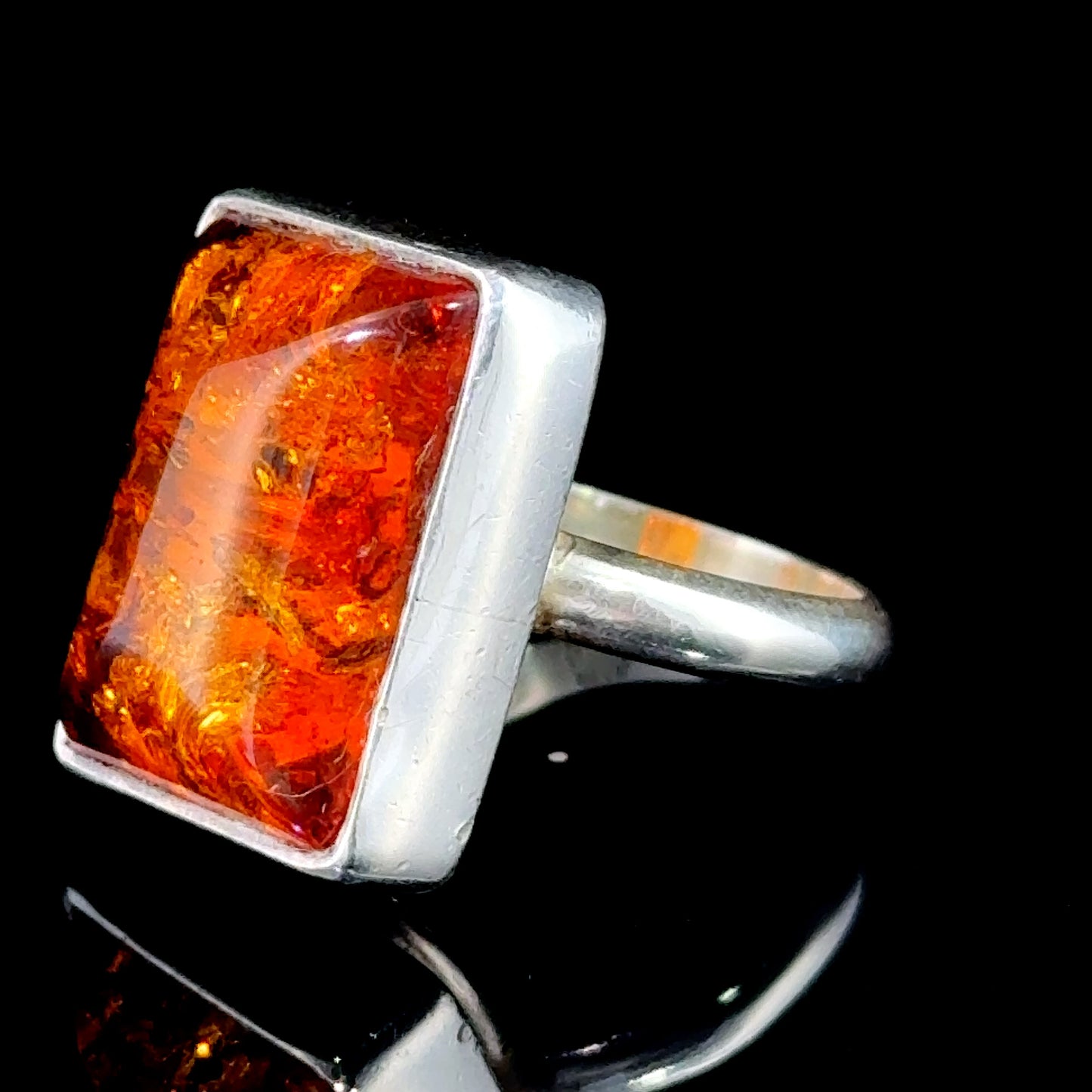Lovely Rectangular Silver & Baltic Amber Ring