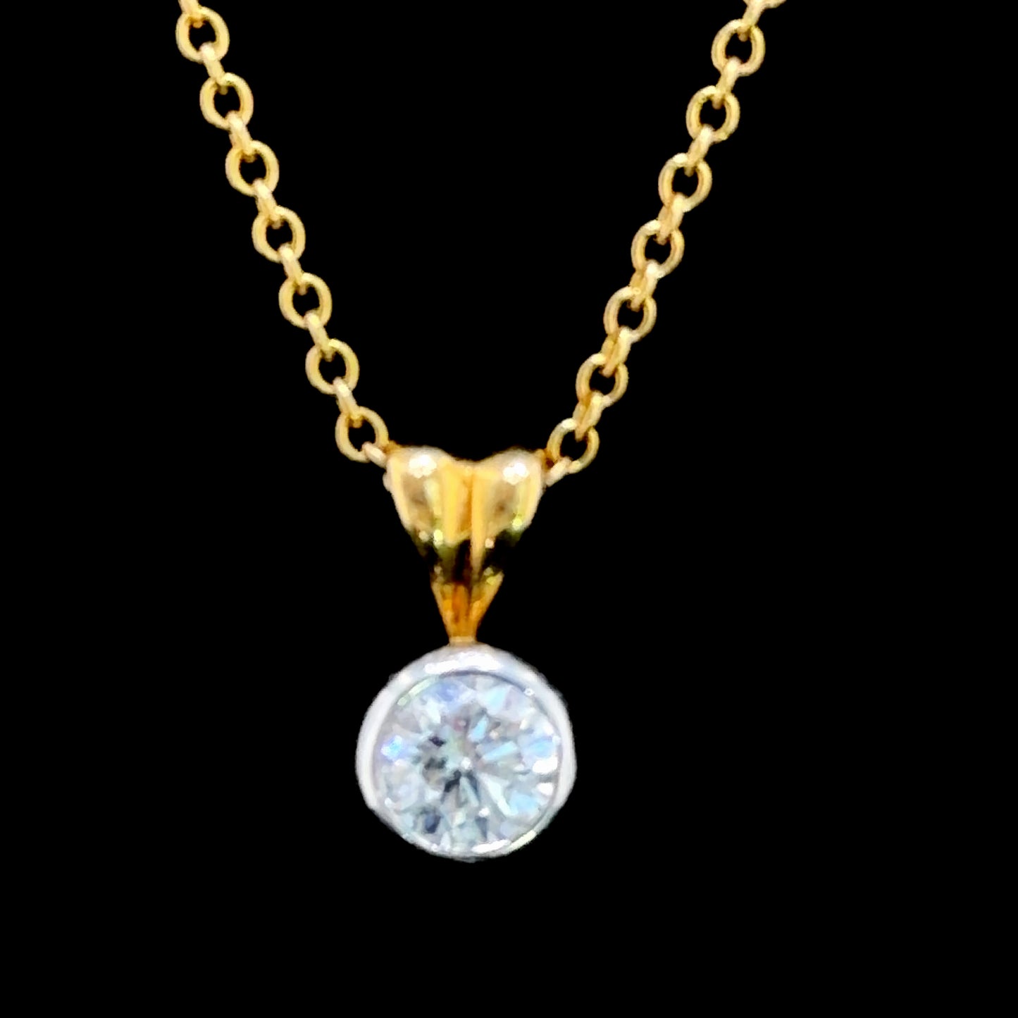 A Stunning 18k Bezel Set 0.6Ct Diamond Solitaire Pendant & Chain 18” Long