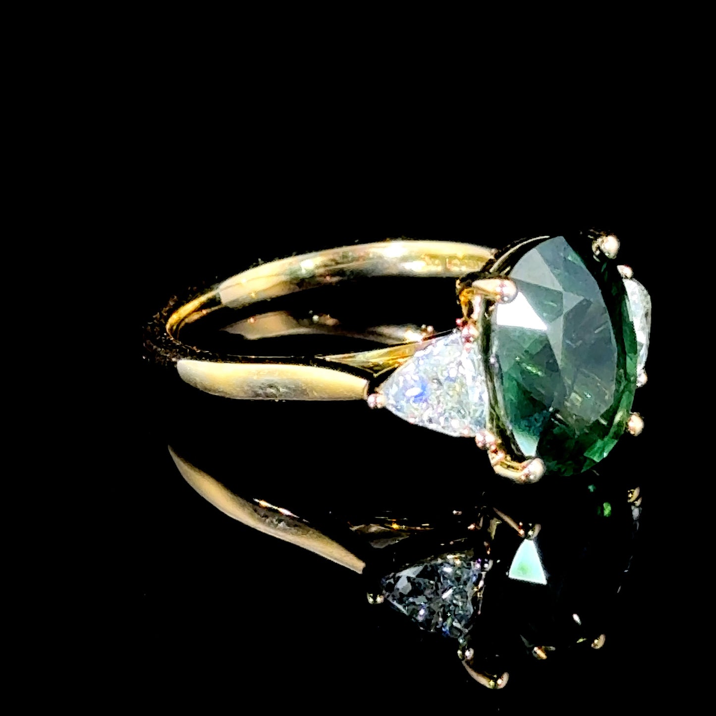 18K Yellow Gold Colour Changed Sapphire (Blue to Teal/Green) & Trilliant Diamond Trilogy Ring