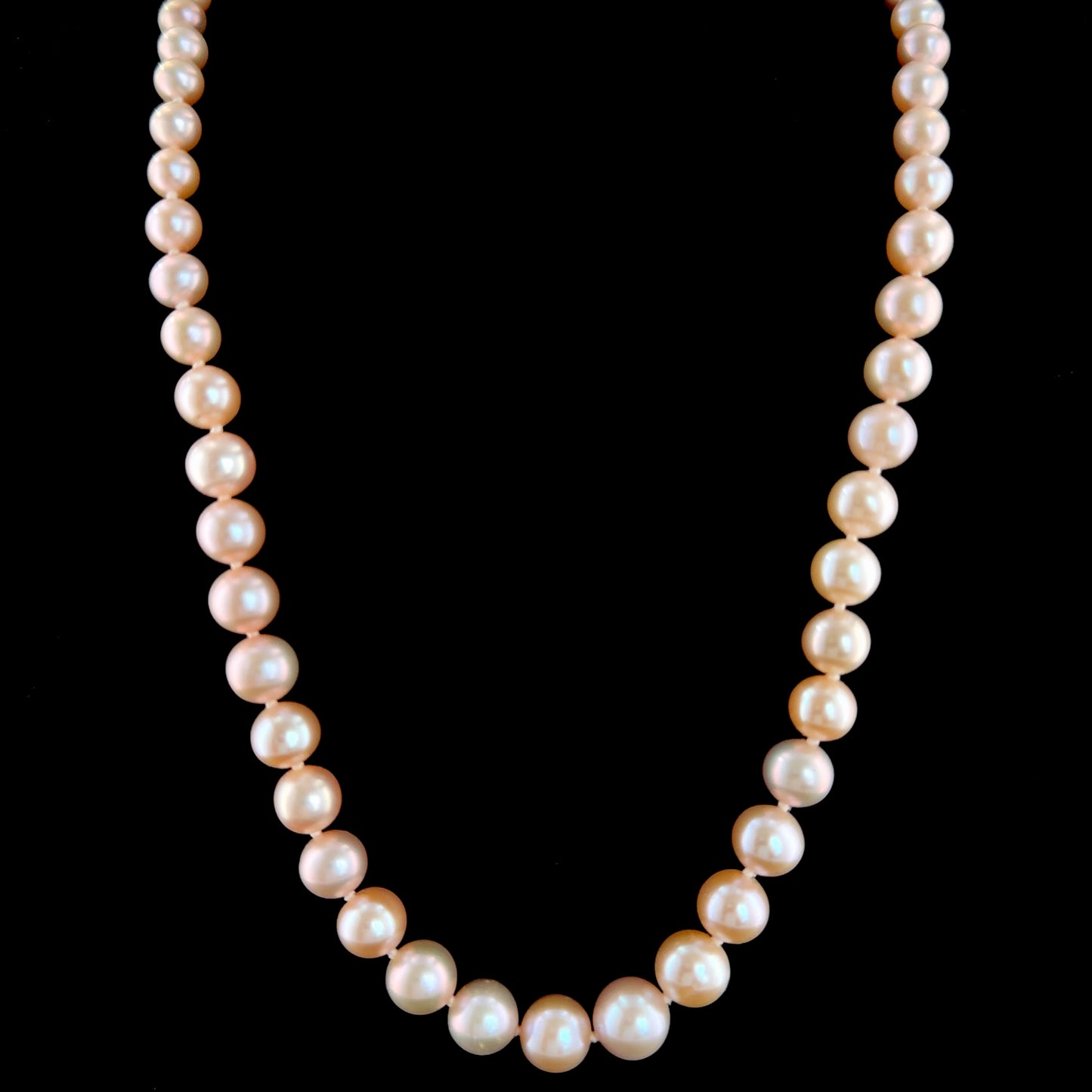 Very Pretty Pink Pearl Necklace Having A 9k Yellow Gold Clasp 18” Long
