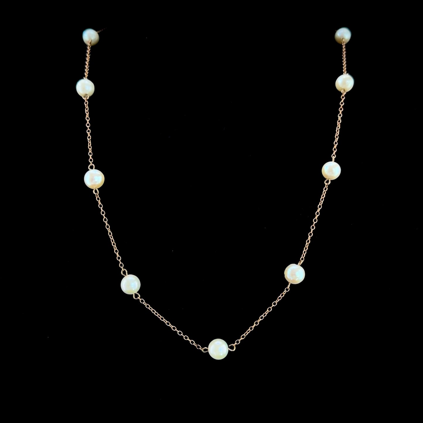 A Beautiful 9k Yellow Gold Pearl Station Necklace 15” Long