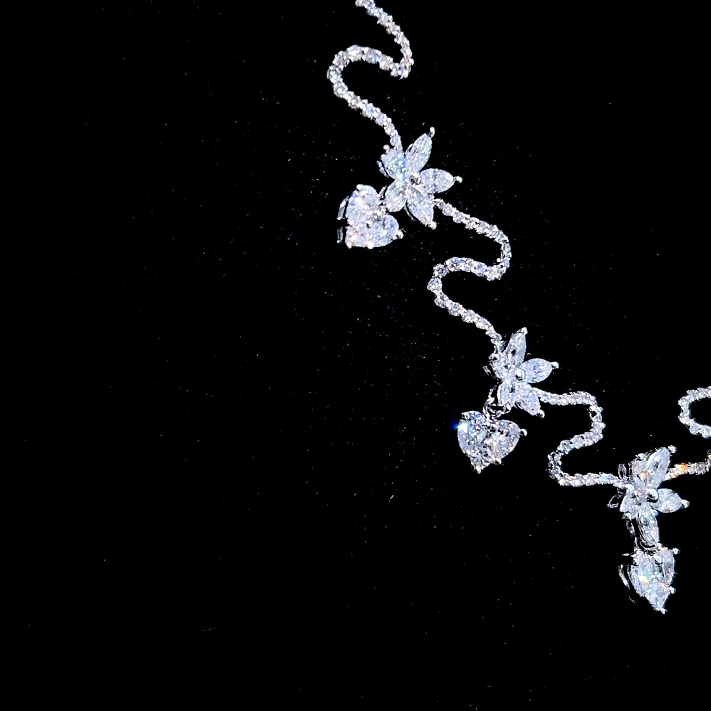 18K White Gold Diamond Zigzag Flower Necklace APPX 3.5 CTS