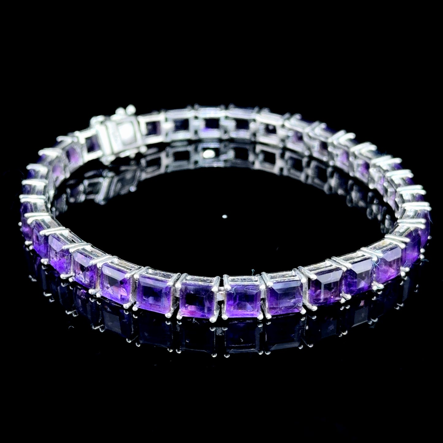 Lovely Silver & Square Cut Amethyst Bracelet 7.5 Inches Long