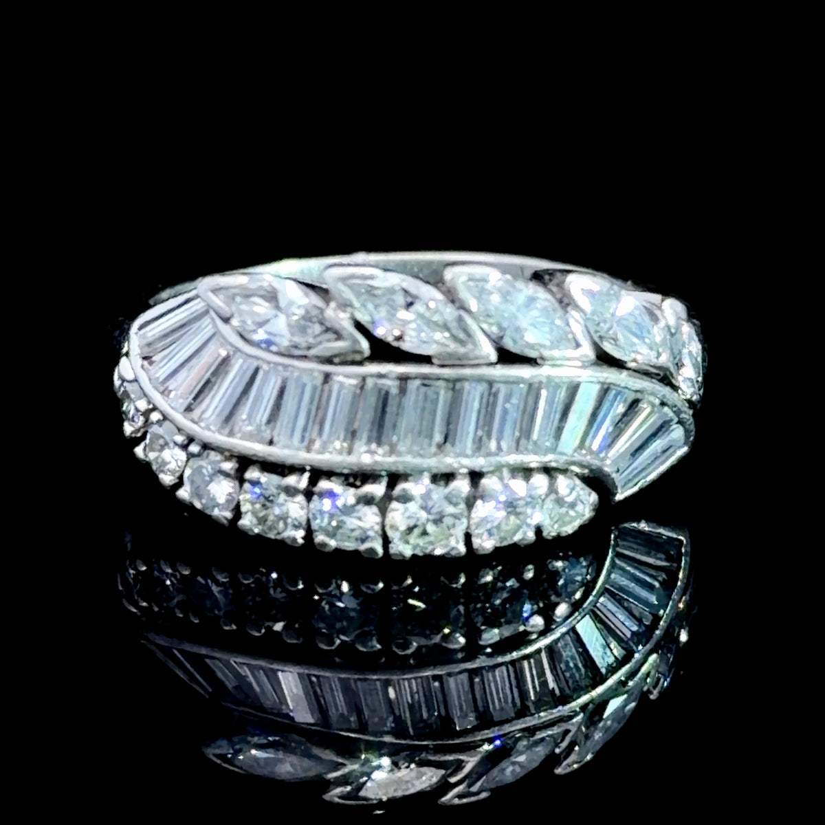 A Stunning 18k White Gold Mixed Cut Diamond Cocktail Ring of Appx 1.2 Cts