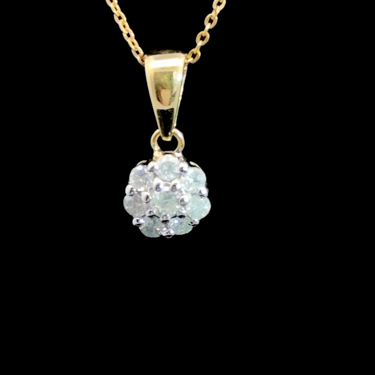 Pretty 9k Yellow Gold Diamond Daisy Pendant & Chain 18 Inches Long