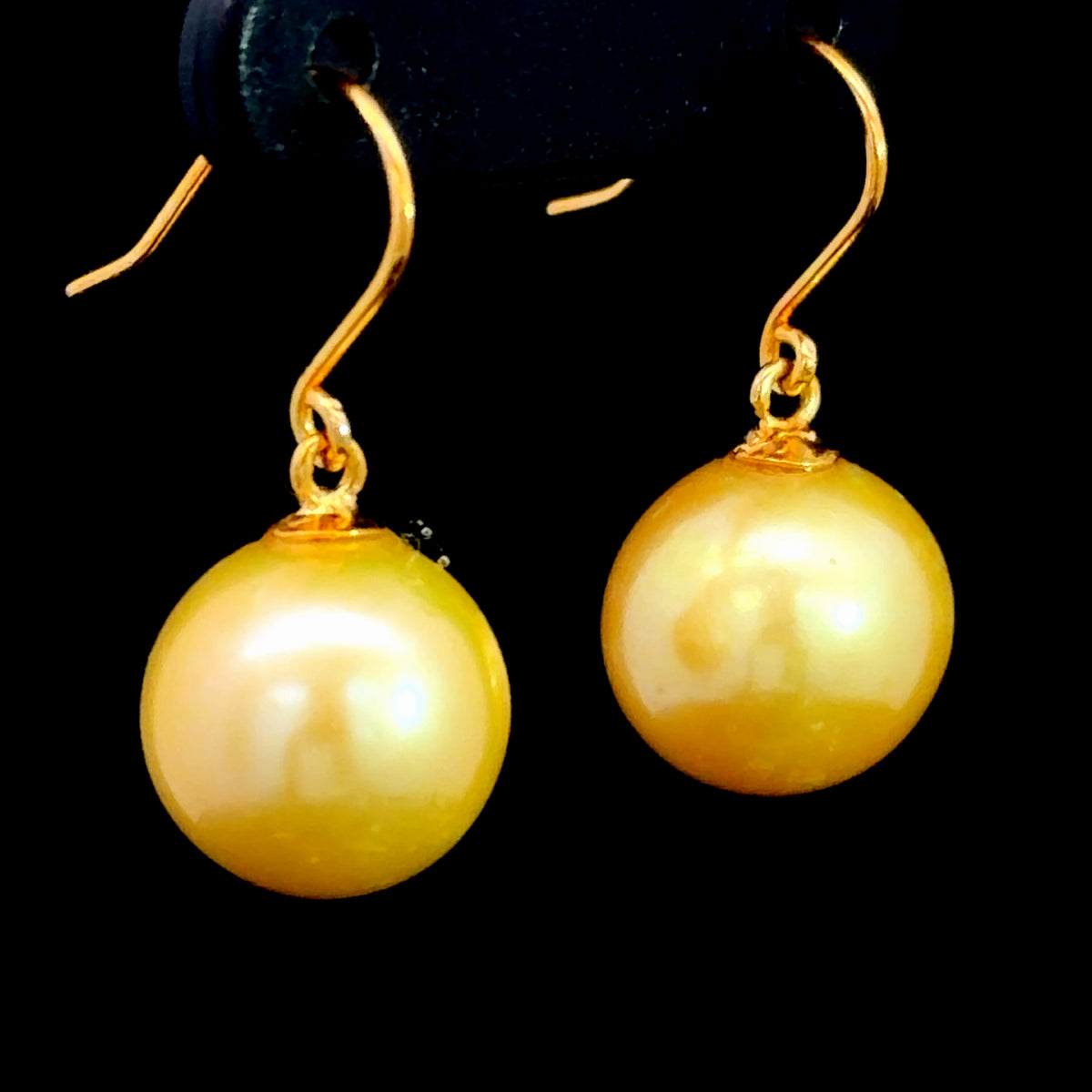 Unusual 18k Yellow Gold Golden Pearl Drop Earrings Having Hook Fittings 10mm Diameter