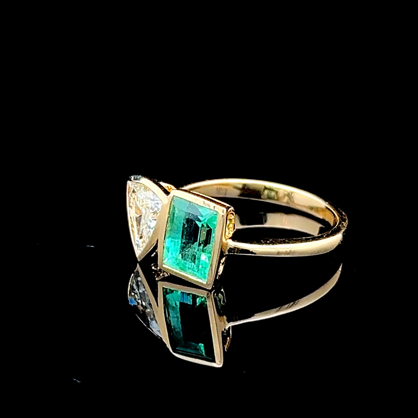 18K Yellow Gold 2 Stone Emerald & Diamond Ring APPX: E: 1.3CTS  D: 0.66CTS