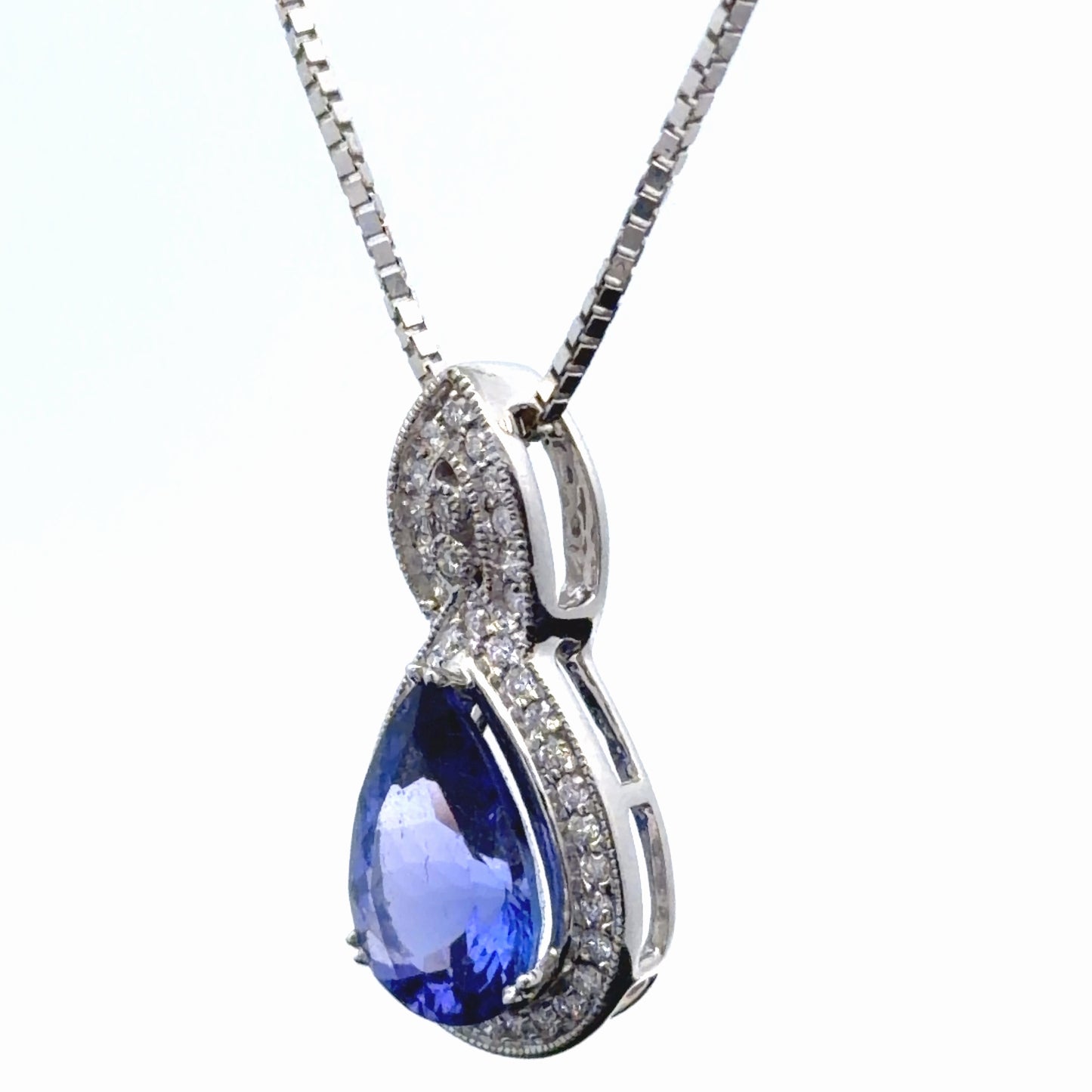14k White Gold Tanzanite & Diamond Pendant & Chain Appx. T:3.0 D:0.76 CTS
