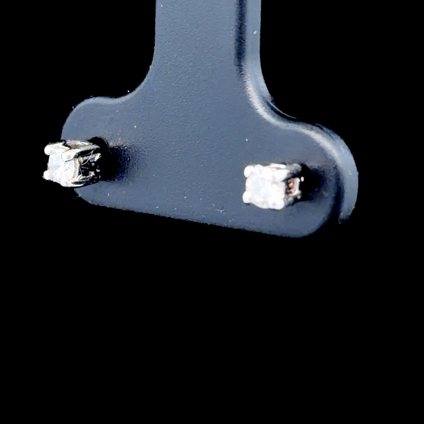 18k White Gold Diamond Studs