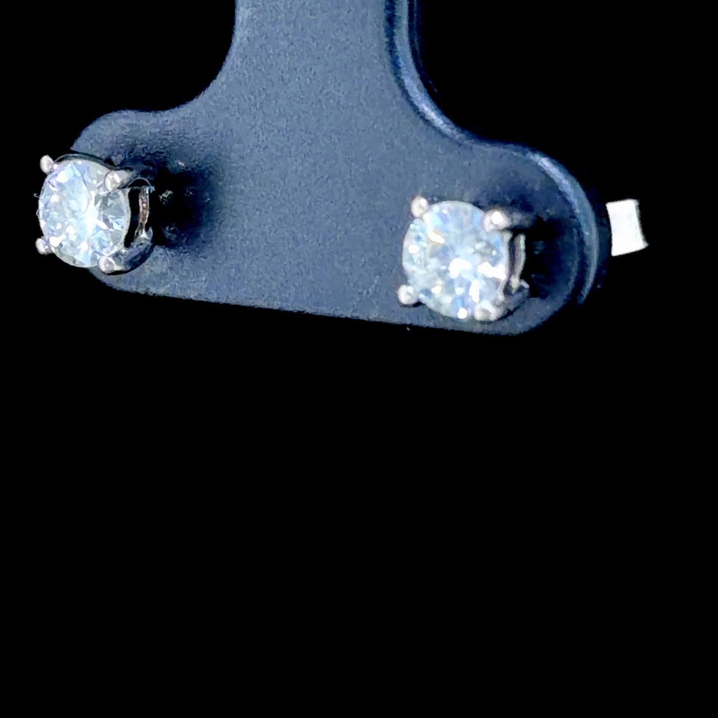 18k White Gold Diamond Stud Earrings Appx 0.6Cts