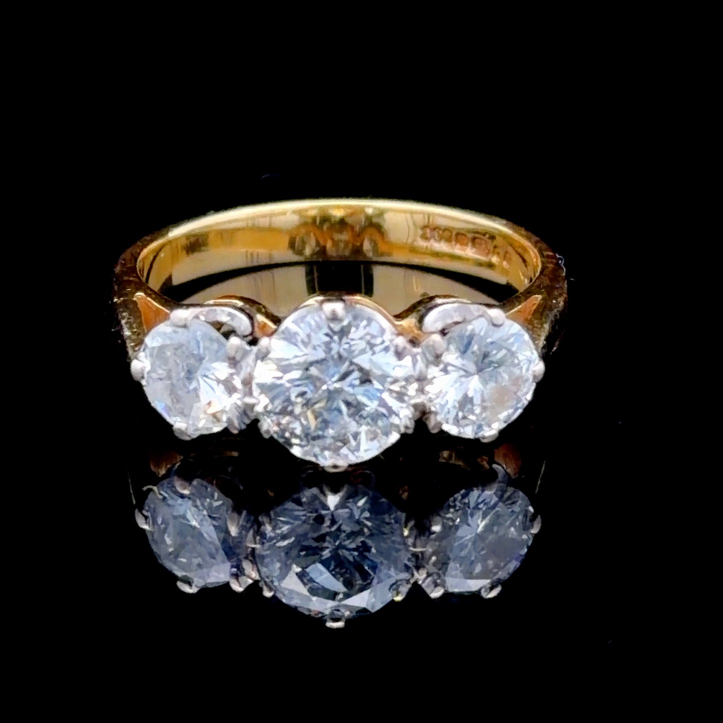 Stunning 18K Yellow Gold Diamond 3 Stone Trilogy Ring Appx 2 Cts Total