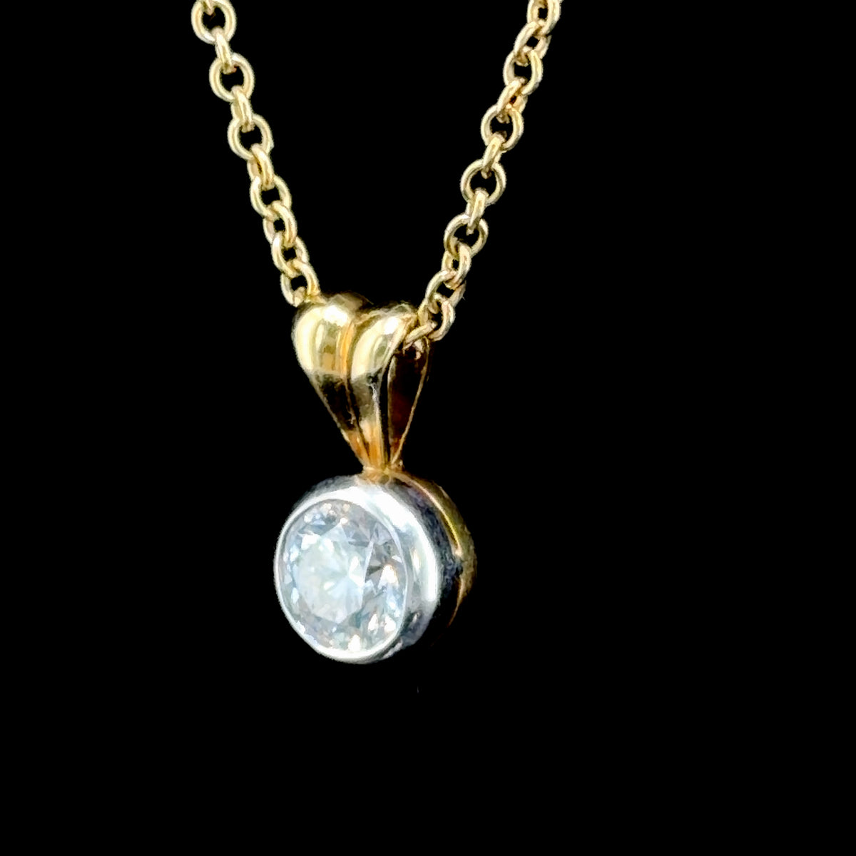 18k Yellow Gold Bezel Set Diamond Pendant & Chain 18 Inches Long