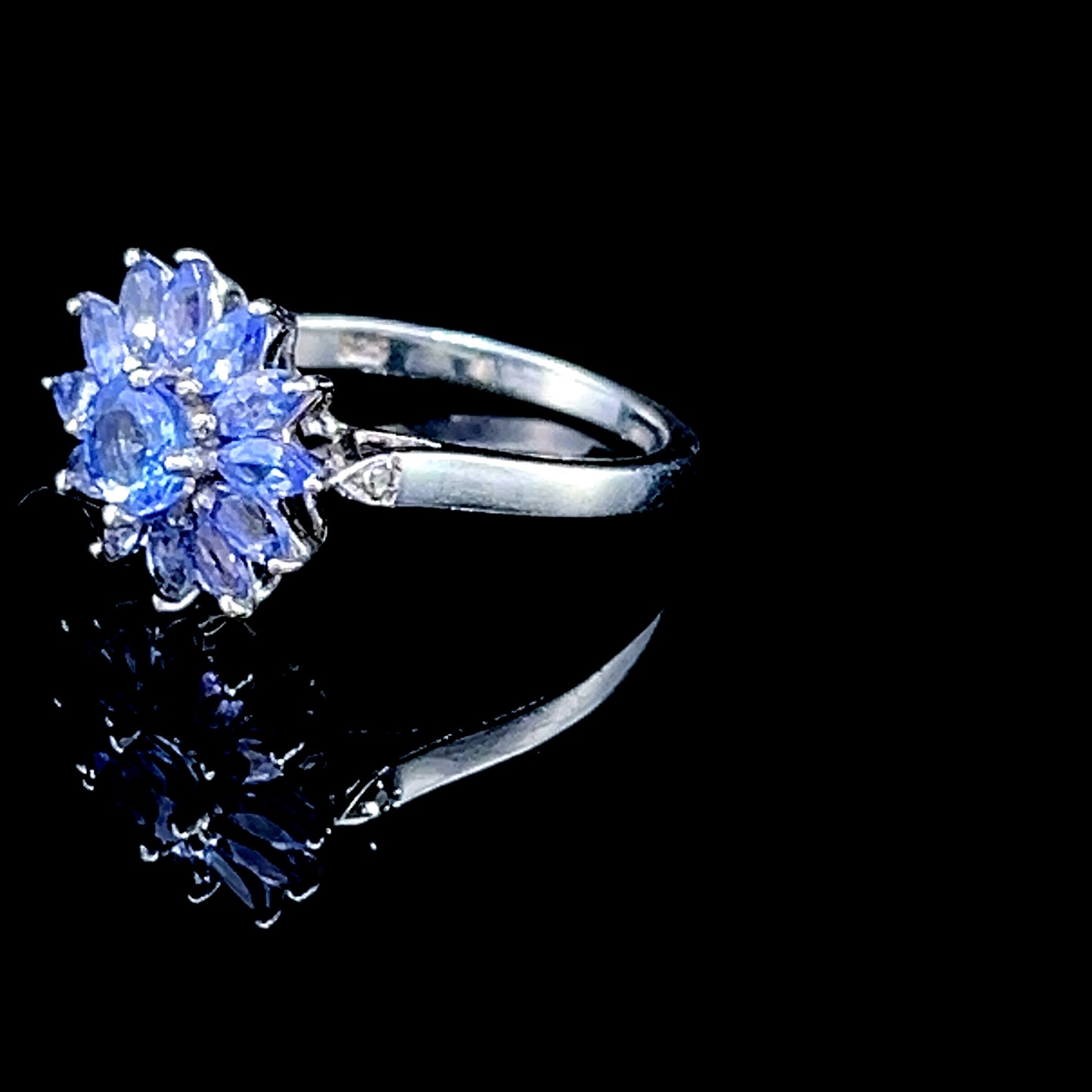 Silver Tanzanite Daisy Ring