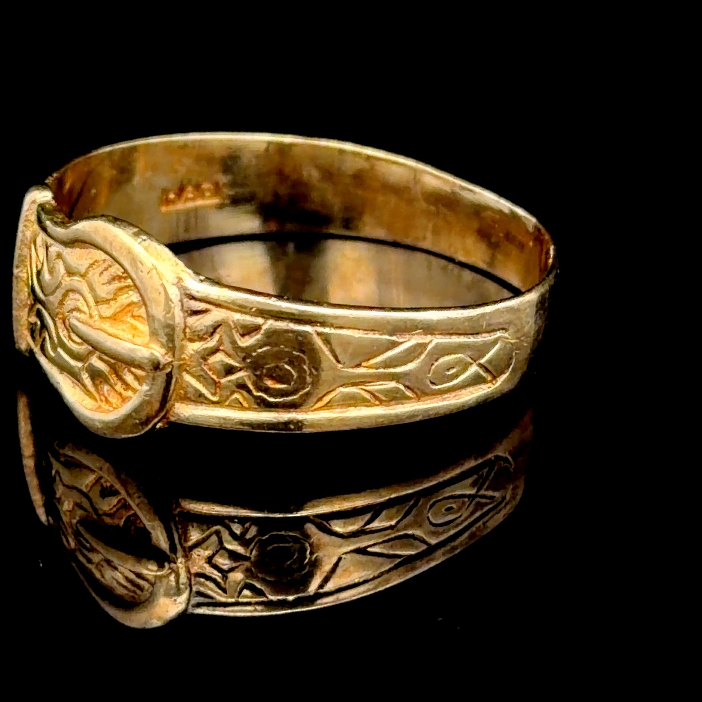 9k Engraved Yellow Gold Buckle Band Ring