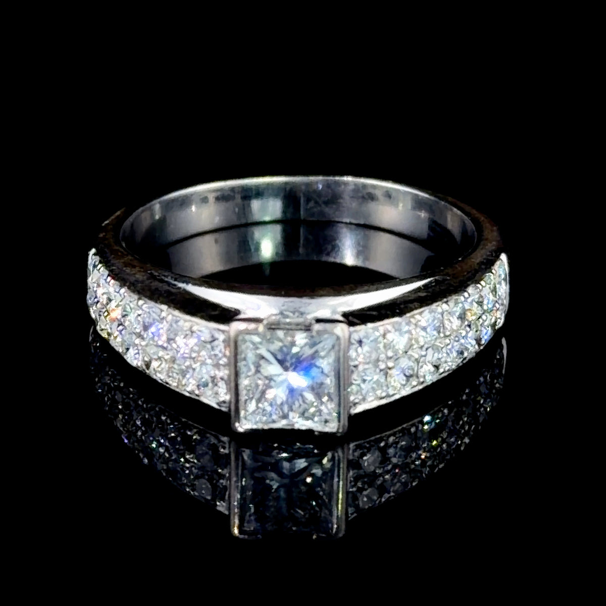 Stunning 18k White Gold 2 Row Diamond Ring With a 0.75 Ct Centre Stone.