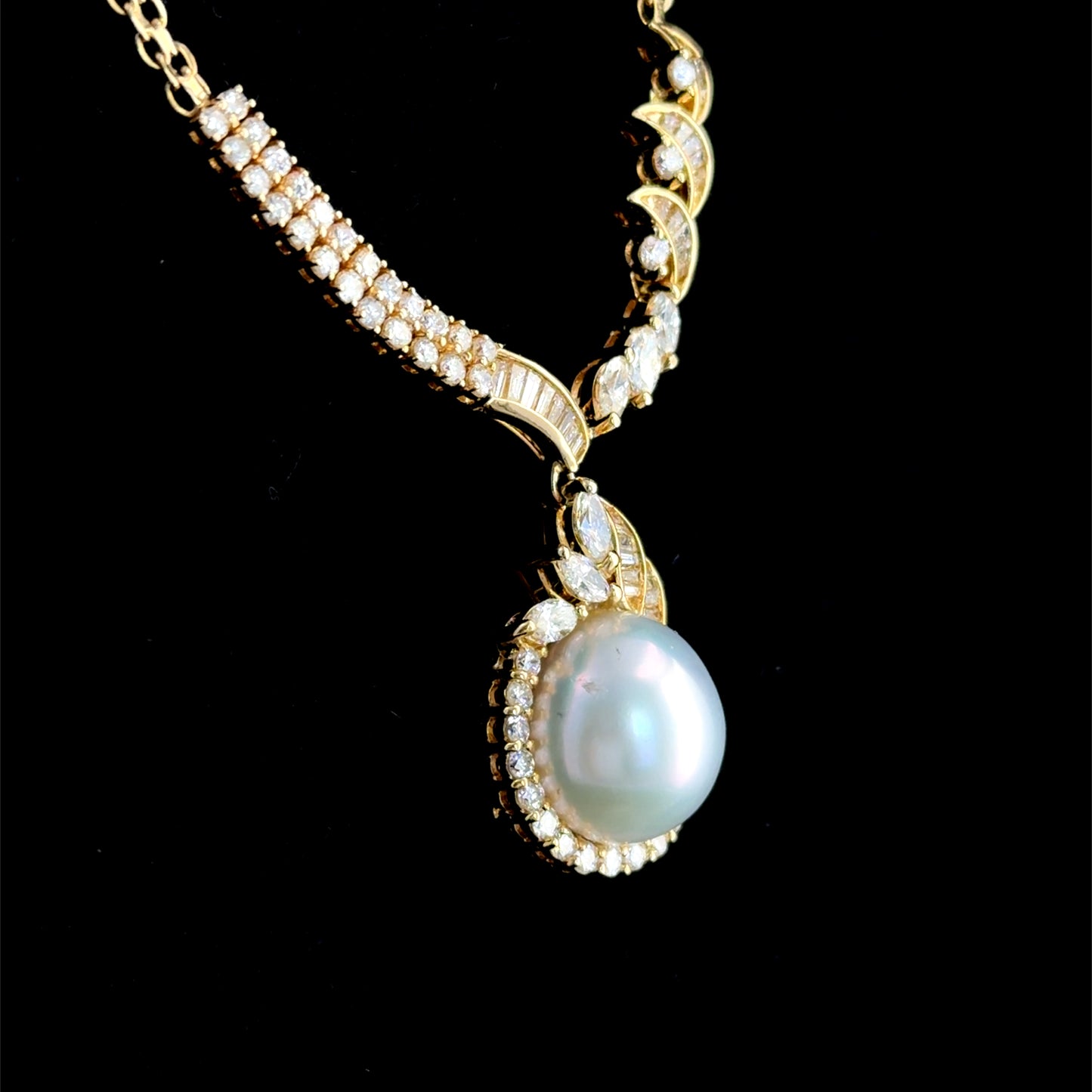 A Stunning 18k Yellow Gold 11mm South Sea Pearl & Diamond Pendant Suspended on A Byzantine Chain. Appx 1.65 Cts Marquise,Round Cut & Baguette Diamonds of F-G Colour VS- Si1 Clarity. Part Of The Ronald Charles Collection.