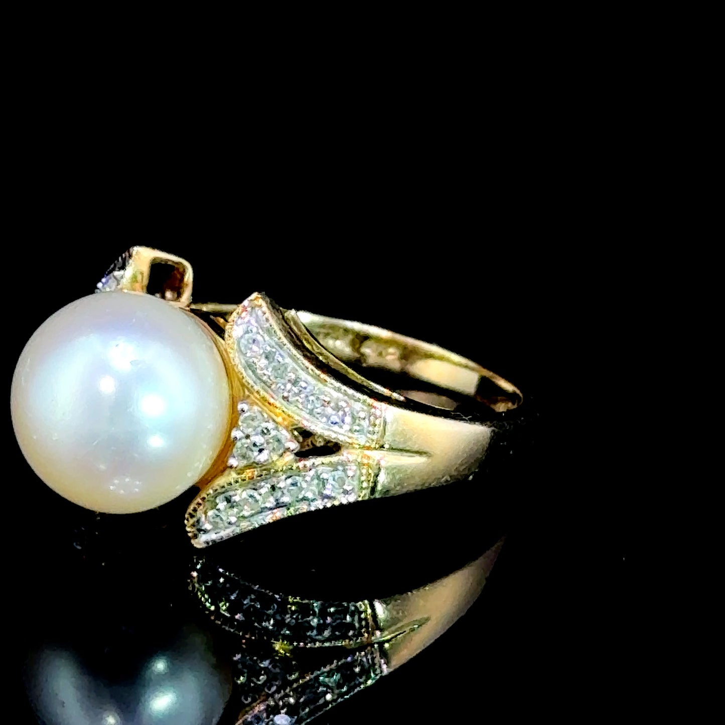 14K Yellow Gold Pearl & Diamond Ring