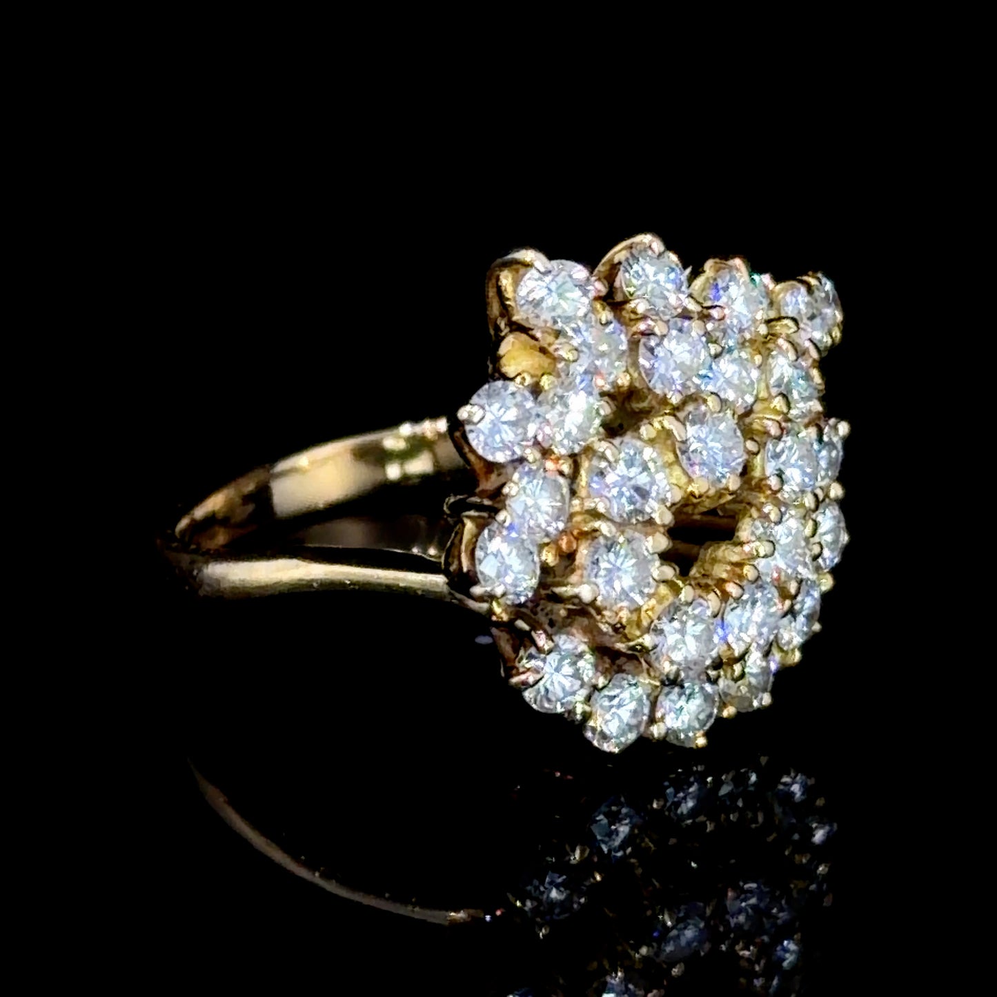 Stunning 18k Yellow Gold Diamond Cluster Ring Appx 1.35 Ctss