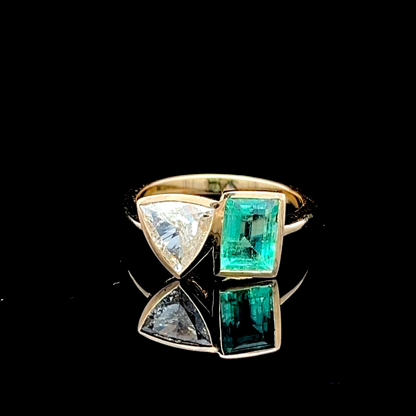 18K Yellow Gold 2 Stone Emerald & Diamond Ring APPX: E: 1.3CTS  D: 0.66CTS