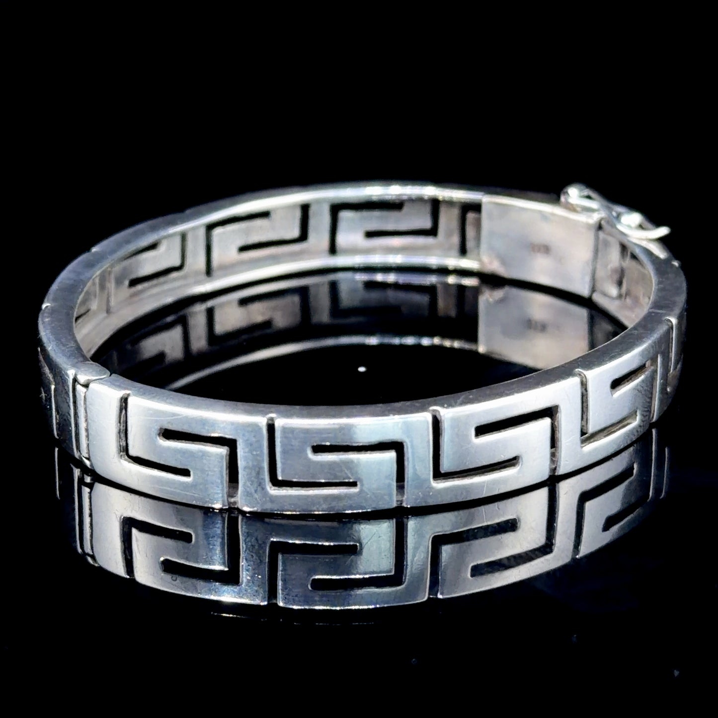 A Lovely Vintage Bangle Having A Greek Key Pattern